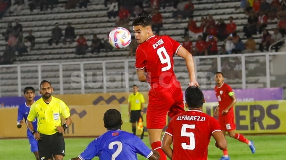 11 Pertandingan 7 Gol, Jens Raven Layak Bela Timnas Senior?