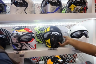Jangan Sembarangan Memilih Helm, Ketahui Cara Merawat yang benar