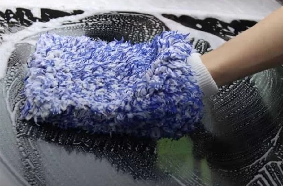 Sebabkan Baret dan Merusak Cat, Mencuci Mobil Tidak Boleh Pakai Spons! Ini Bahan yang Lebih Aman