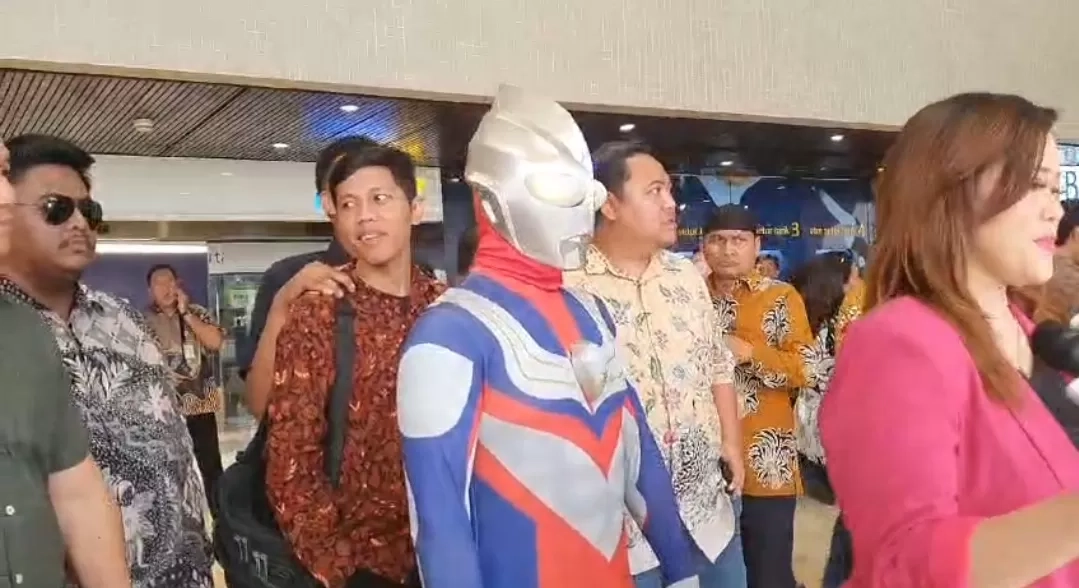 ''Superhero Ultraman'' dari Partai Golkar Juga Dilantik Jadi Anggota DPR RI Periode 2024-2029