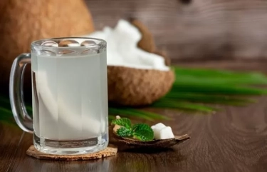 7 Manfaat Air Kelapa Bagi Tubuh yang Wajib Diketahui