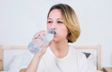 Berapa Banyak Air yang Harus Diminum Tiap Hari? Berikut 7 Manfaat Minum Air Putih Bagi Kesehatan