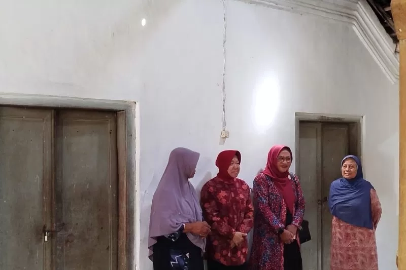 Cagub Jatim Risma Janjikan Program Khusus Lansia dan Pengentasan Kemiskinan