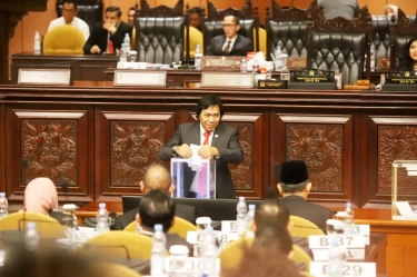Dukung La Nyalla jadi Ketua DPD RI, Komeng: Kalau Saya yang Mimpin Ini Gedung Rubuh