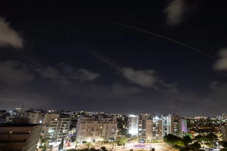 Iran Balas Kelakuan Israel, Kirim Hampir 200 Rudal ke Tel Aviv dan Yerusalem