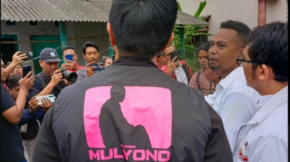 Duduk Bareng Pria Berkaus Pasukan Putra Mulyono, Kaesang Disindir Makin Menjadi-jadi