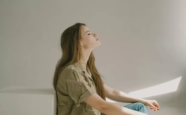 9 Kebiasaan Sederhana Ini Ternyata Bisa Membuatmu Bahagia Setiap Hari, Salah Satunya Menghirup Udara Segar Satu Jam dalam Sehari
