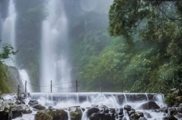 Curug Cilember, Destinasi Wisata Alam di Cisarua Bogor dengan 7 Mata Air yang Indah