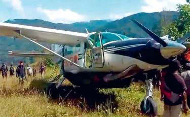 Pesawat Pembawa Bantuan Beras Tergelincir di Intan Jaya