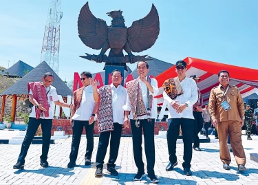 Sebelum Pulang ke Solo, Jokowi Resmikan Bendungan dan Pos Lintas Batas Negara dan Bertemu Iriana Kecil di NTT