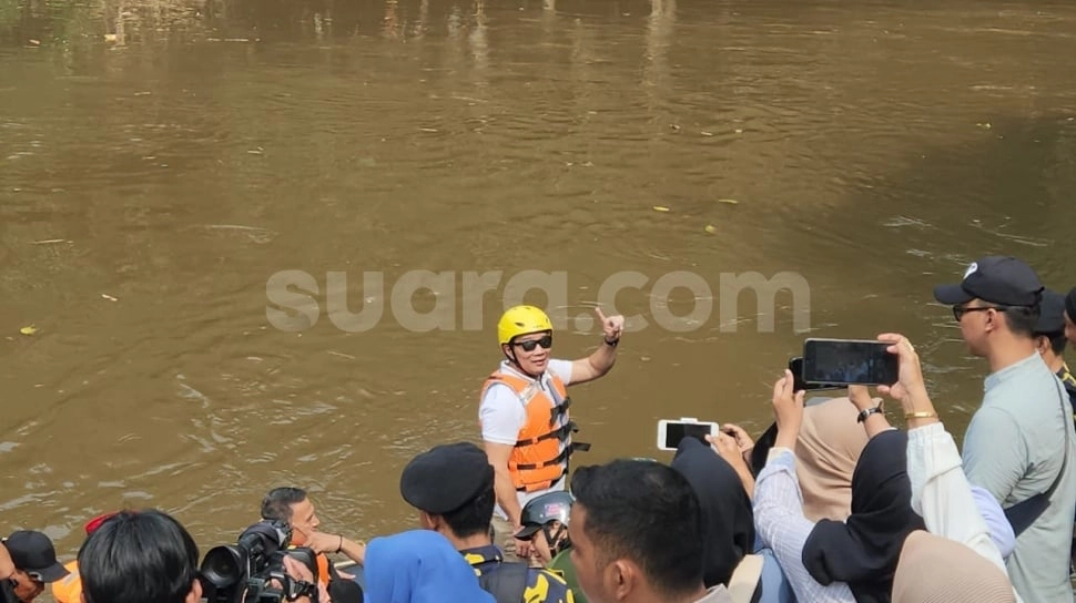 Diminta Warga Bangun Transportasi Air di Ciliwung, Begini Respons Ridwan Kamil