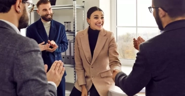 Waktunya Tampil! 7 Tips Menjadi Pribadi Elegan dan Berkelas di Hadapan Orang Sombong