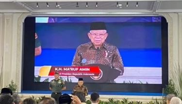 Wapres Ma'ruf Amin Pimpin Rapat Komite Nasional Ekonomi dan Keuangan Syariah, Becandai Arsjad Soal Kadin