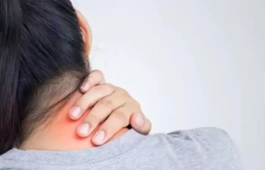 Penyebab Dan Cara Meringankan Sakit Salah Bantal Saat Tidur, Salah Satunya Pergerakan Tiba-tiba