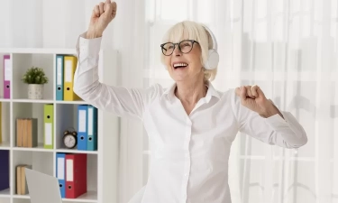 Perempuan yang Sukses di Usia Senja, Biasanya Melalukan 8 Ritual Harian Ini
