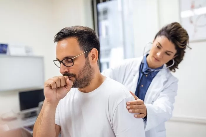 Pneumonia atau Bronkitis? Kenali Perbedaan Gejalanya Agar Tidak Salah Pengobatan