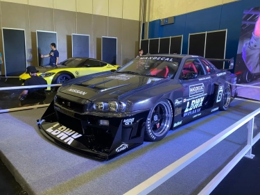 Saat Nissan Skyline R34 Tampil dengan Body Kit Super Silhouette LBWK di IMX 2024, Style-nya Makin Radikal