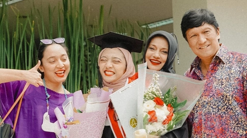 Pendidikan Dua Putri Marissa Haque, Ada yang Tuai Pujian gara-gara Caranya Memperlakukan Tetangga