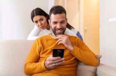 7 Perilaku Berbahaya yang Dilakukan Pasangan Toxic yang Diklaim Sebagai Bentuk Cinta, Menurut Psikologi