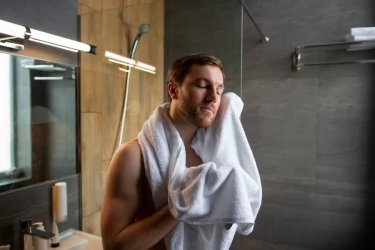 Intip 8 Tips Sederhana yang Ampuh untuk Memperbaiki Kulit Kering, Salah Satunya Jangan Mandi Terlalu Lama