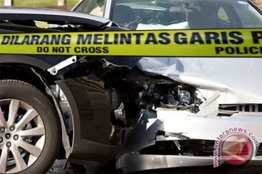 Menyayat Hati! Polisi Evakuasi Orang yang Tewas Terlindas Truk, Ternyata Ayahnya Sendiri