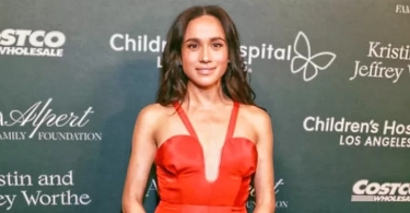 Tampil Anggun, Meghan Markle Pakai Gaun Merah saat Hadiri Children's Hospital Los Angeles Gala (CHLA) LA 2024