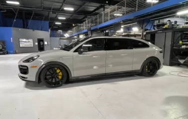 Kelewat Bucin, Bos Facebook Mark Zuckerberg Buatkan Mobil Porsche Khusus yang Dikustom Jadi Minivan Limousine