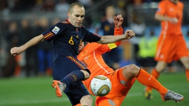 Lawan Jordi Amat, Andres Iniesta Resmi Gantung Sepatu dengan 36 Trofi