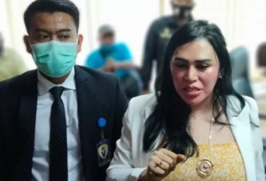 Suruh Foto Mirip Yesus Cukur Botak, Selebgram Ratu Entok jadi Tersangka dan Ditahan