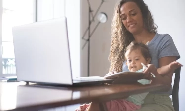 8 Kekuatan Luar Biasa Perempuan yang Berhasil Mengasuh Anak Sambil Mengejar Karier, Menurut Psikologi