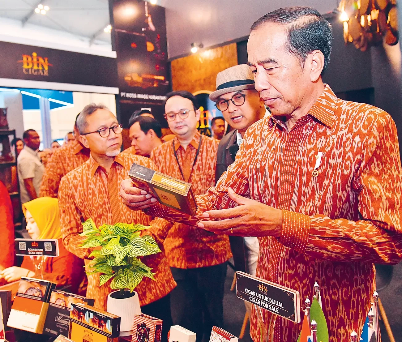 Jokowi Minta Pasar Domestik dan Ekspor Diperkuat, Waspadai Serbuan Barang Murah dari Tiongkok