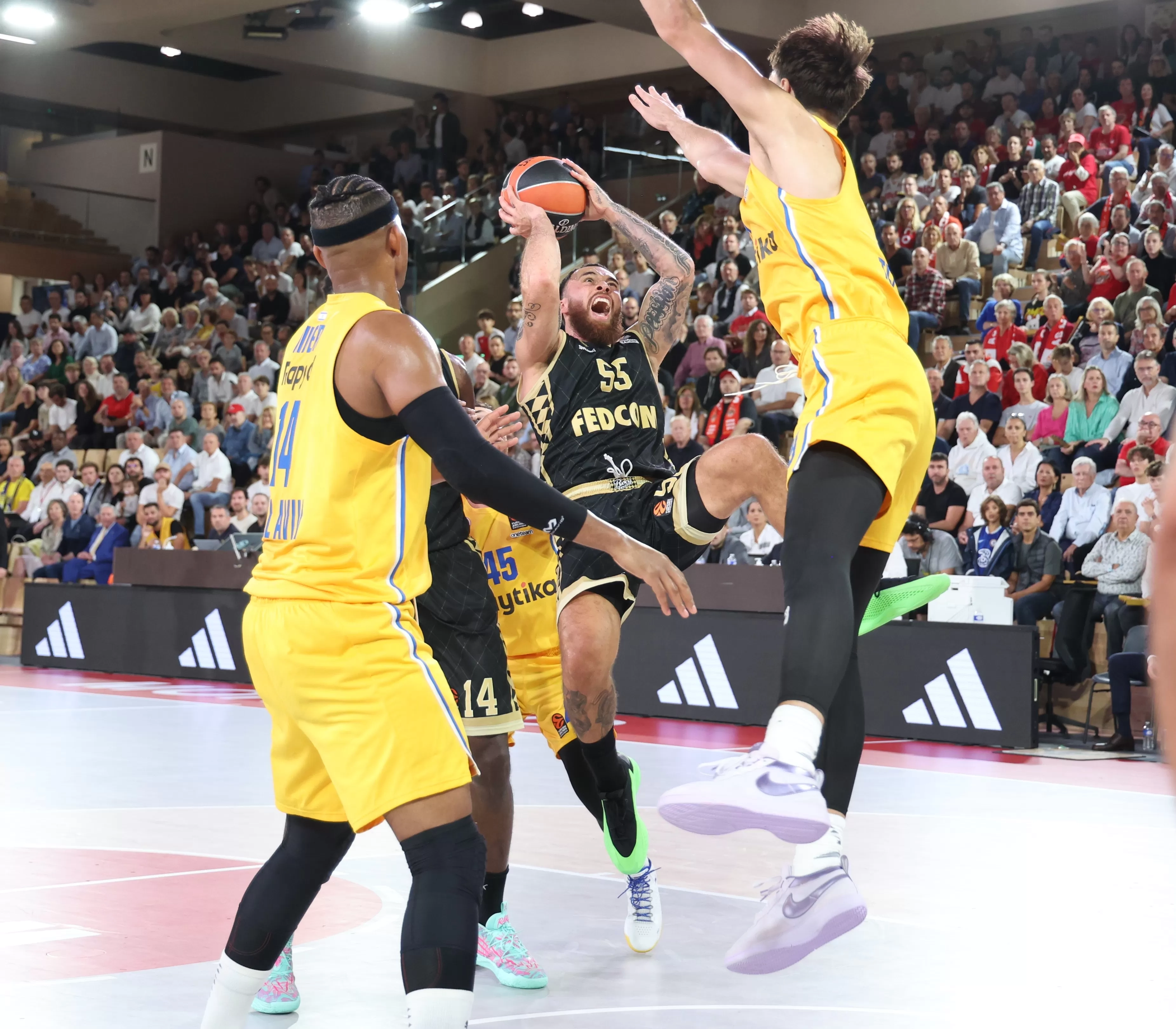 Mike James dan Donatas Motiejunas Bawa AS Monaco Menang atas Maccabi Tel Aviv