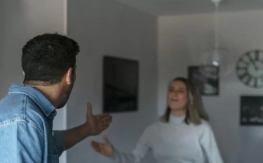 Satu Per Satu Temanmu Mulai Menjauh? Berikut Adalah 8 Perilaku yang Membuat Teman Menjauh dan Hilang Respect