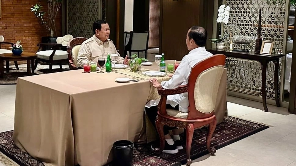 Rocky Gerung Tanggapi Pernyataan Jokowi Akan Pulang Saat Pelantikan Prabowo : Bagus