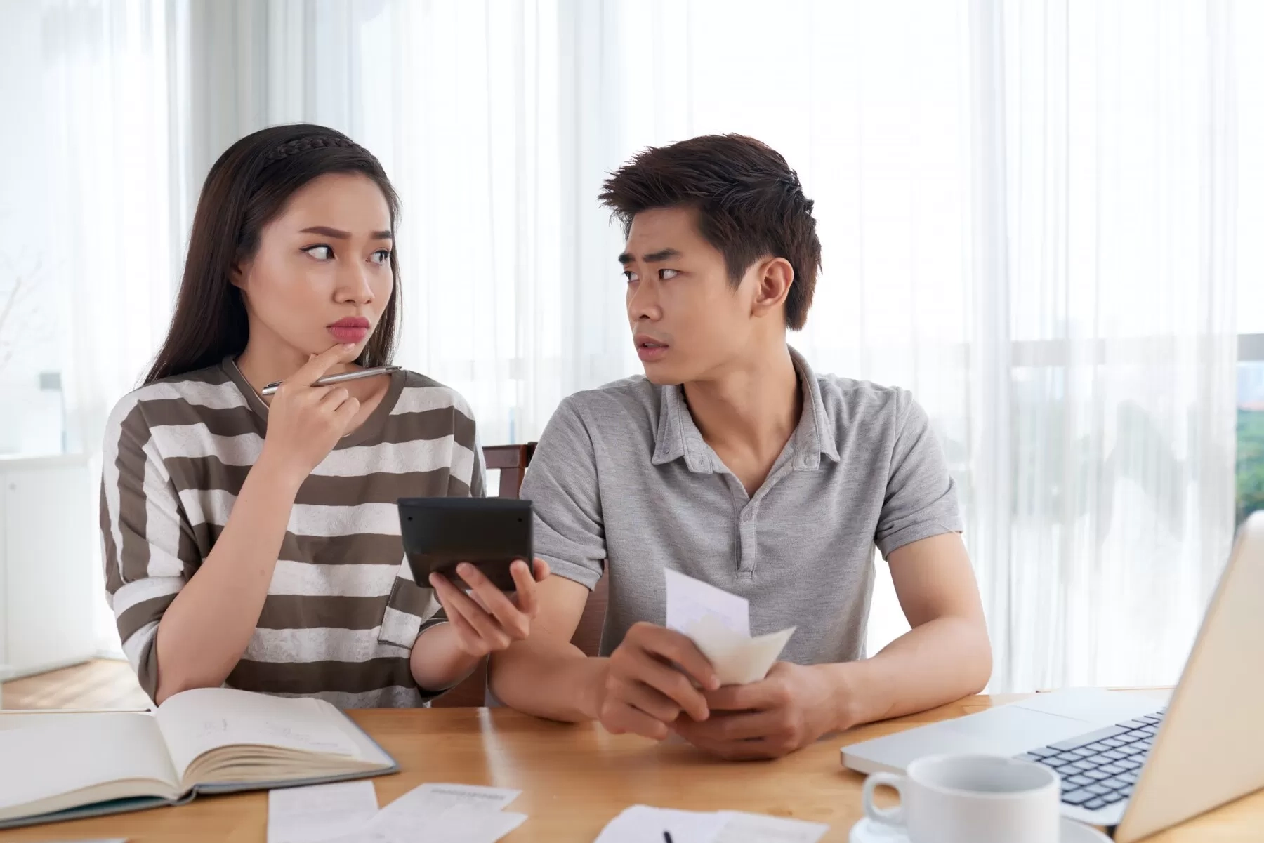 Cara Mengenali Tanda-Tanda Seseorang Berbohong Menurut Psikologi: Perhatikan Tanda Verbal dan Non-Verbal Ini!