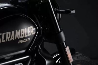 Mengintip Model Baru Ducati Scrambler 2025 dengan Icon Dark dan Full Throttle yang Makin Gahar