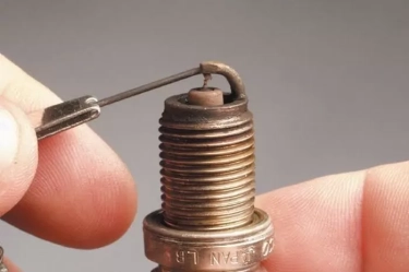 Dear para Pengendara Motor, Ngecek Busi Masih Bagus atau Tidak Gampang Banget, daripada Mogok di Jalan