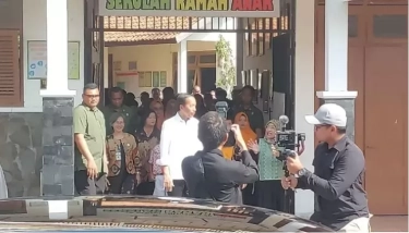 Jelang Masa Jabatan Berakhir, Presiden Jokowi Nostalgia di Solo, Kunjungi SD Masa Kecilnya