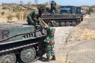 Tank Amfibi Korps Marinir Sukses Uji Tembak Amunisi HESH-T