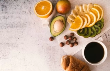 6 Makanan dan Minuman yang Tidak Baik Dikonsumsi Bersamaan dengan Kopi, Buah-buahan Juga Termasuk