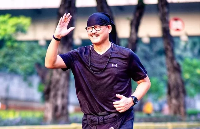 Lari, Nge-gym, atau Naik Gunung, Rahasia Husni Saleh Aktif dan Stylish di Usia 67 Tahun