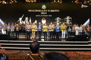 Turut Lestarikan Budaya Tenun di Sumbawa Barat, AMMAN Raih Subroto Award 2024