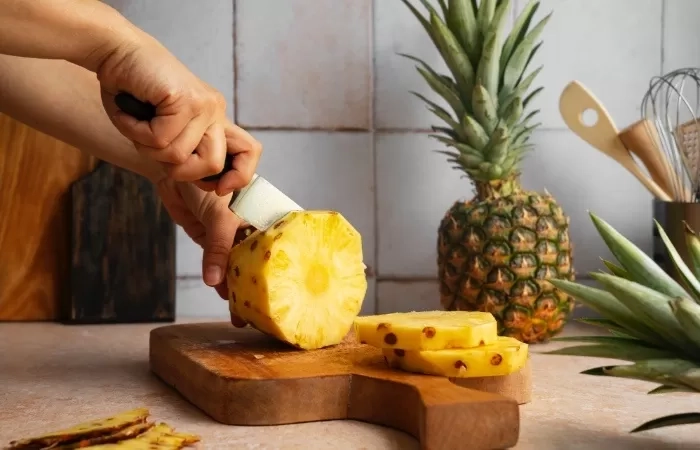 7 Alasan Kamu Harus Makan Buah Nanas, Simak Nutrisi dan Vitamin yang Bermanfaat Bagi Tubuh