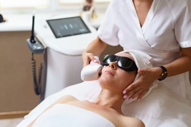 Laser dan Terapi Cahaya: Seberapa Efektifnya dalam Mengatasi Jerawat? Temukan Solusi Hasil yang Menjanjikan