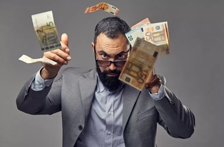 Seringlah Bersyukur! 8 Bahaya Tersembunyi dari Sikap Materialistis, Tak Pernah Puas akan Harta yang Dimiliki