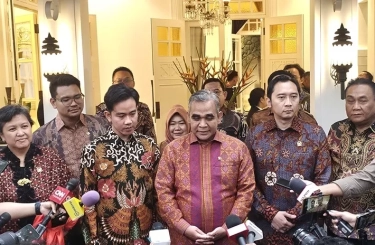 Temui Gibran, Pimpinan MPR Serahkan Langsung Undangan Pelantikan Presiden dan Wakil Presiden