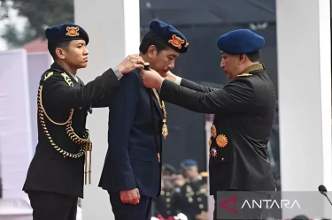 Terungkap Alasan dan Makna Medali Kehormatan Loka Praja Samraksha Dianugerahkan Polri kepada Presiden Joko Widodo