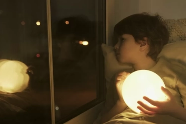 Kurang Kasih Sayang dari Keluarga, Ini 8 Perilaku Orang yang Masa Kecilnya Tumbuh di Lingkungan Emosional yang Dingin