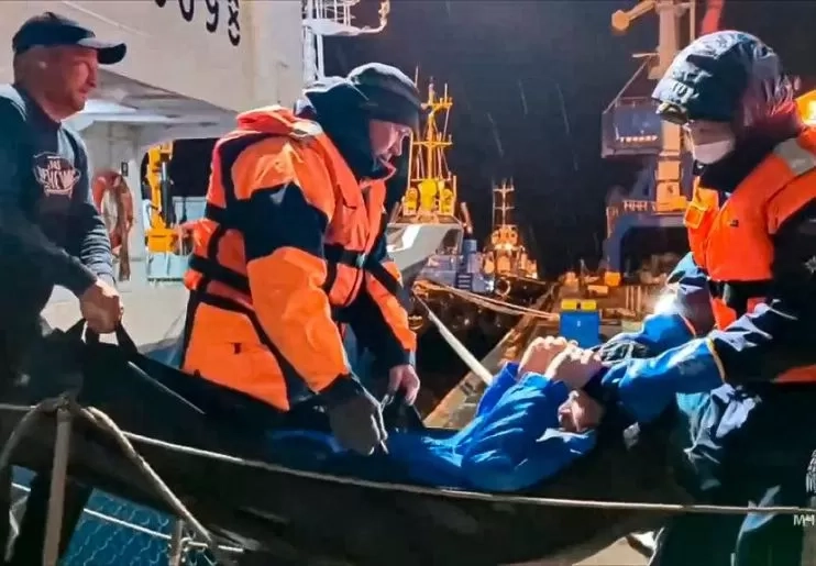 Ajaib! Pria Asal Rusia Diselamatkan Usai 2 Bulan Lebih Terombang-Ambing di Laut Bersama Mayat Kakak dan Keponakannya
