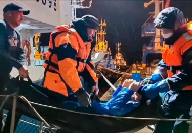 Ajaib! Pria Asal Rusia Diselamatkan Usai 2 Bulan Lebih Terombang-Ambing di Laut Bersama Mayat Kakak dan Keponakannya